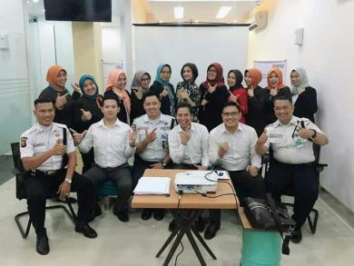 TRAINING PUBLIC SPEAKING